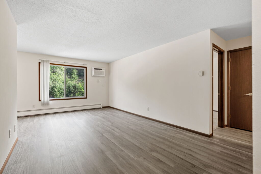 1-web-or-mls-1385 Jessamine Ave-2