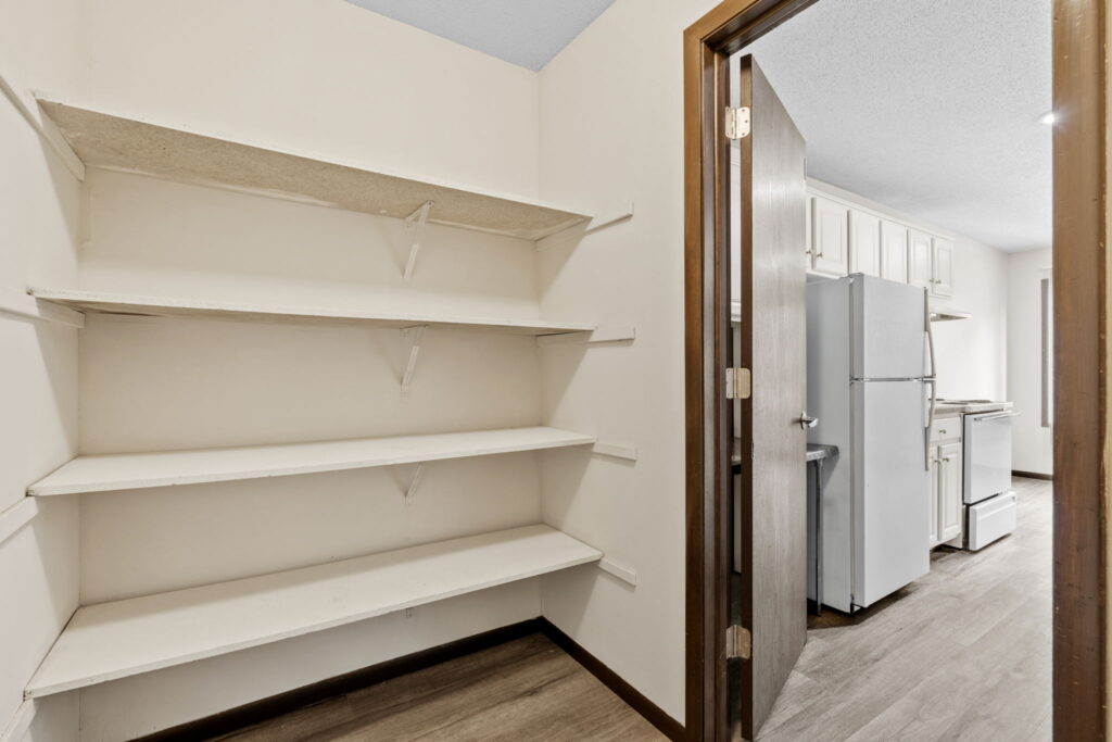 10-web-or-mls-1385 Jessamine Ave-11