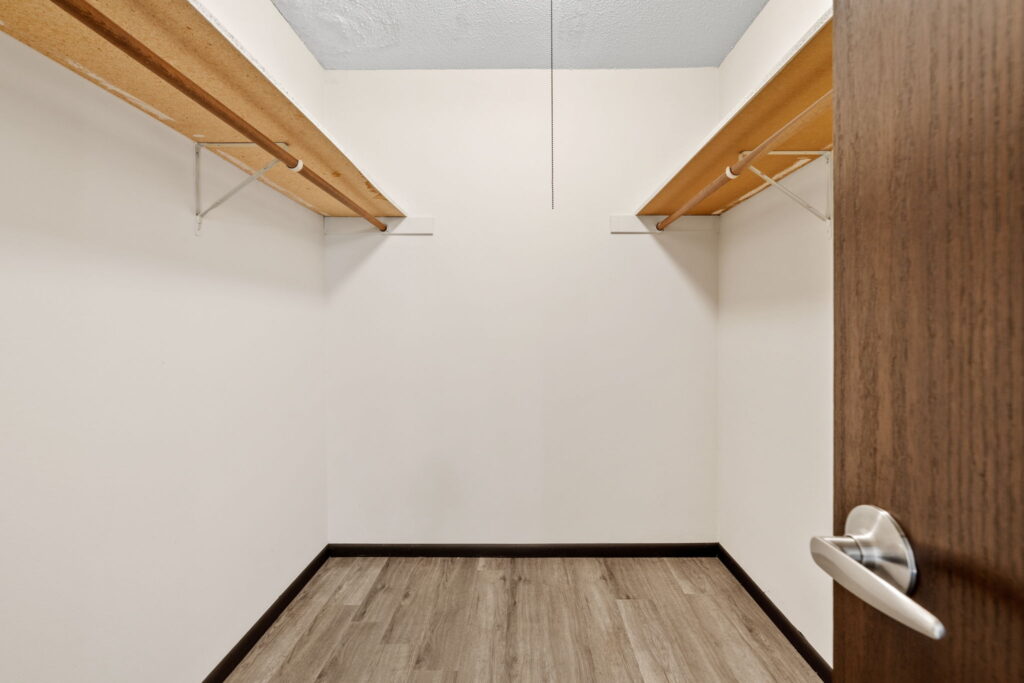 13-web-or-mls-1385 Jessamine Ave-14