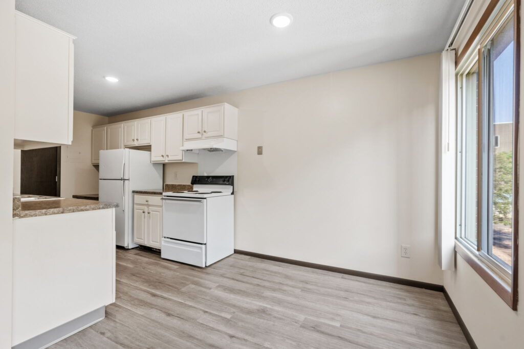 5-web-or-mls-1385 Jessamine Ave-6