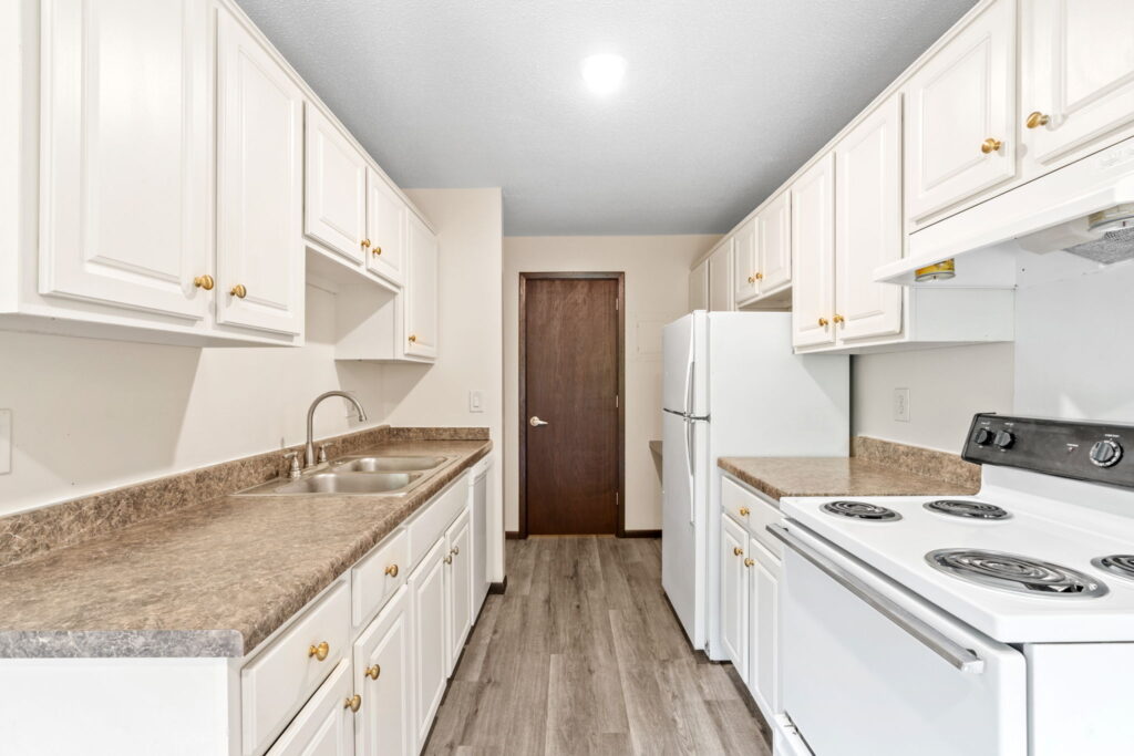 7-web-or-mls-1385 Jessamine Ave-8