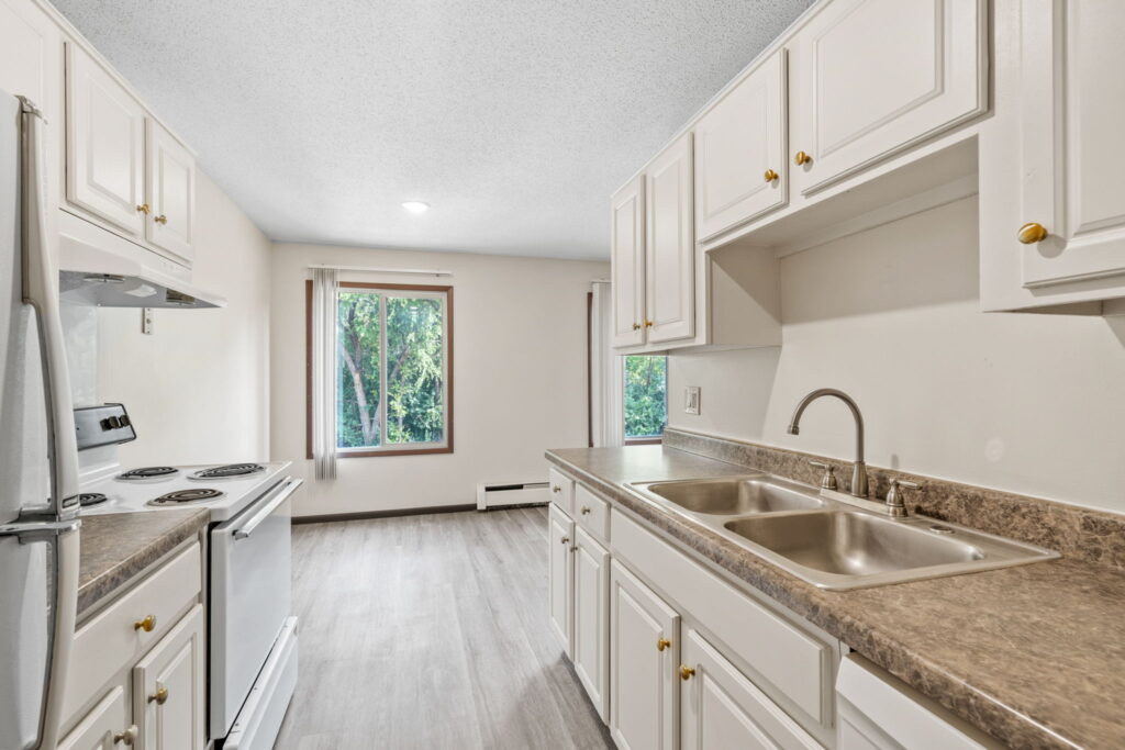 8-web-or-mls-1385 Jessamine Ave-9